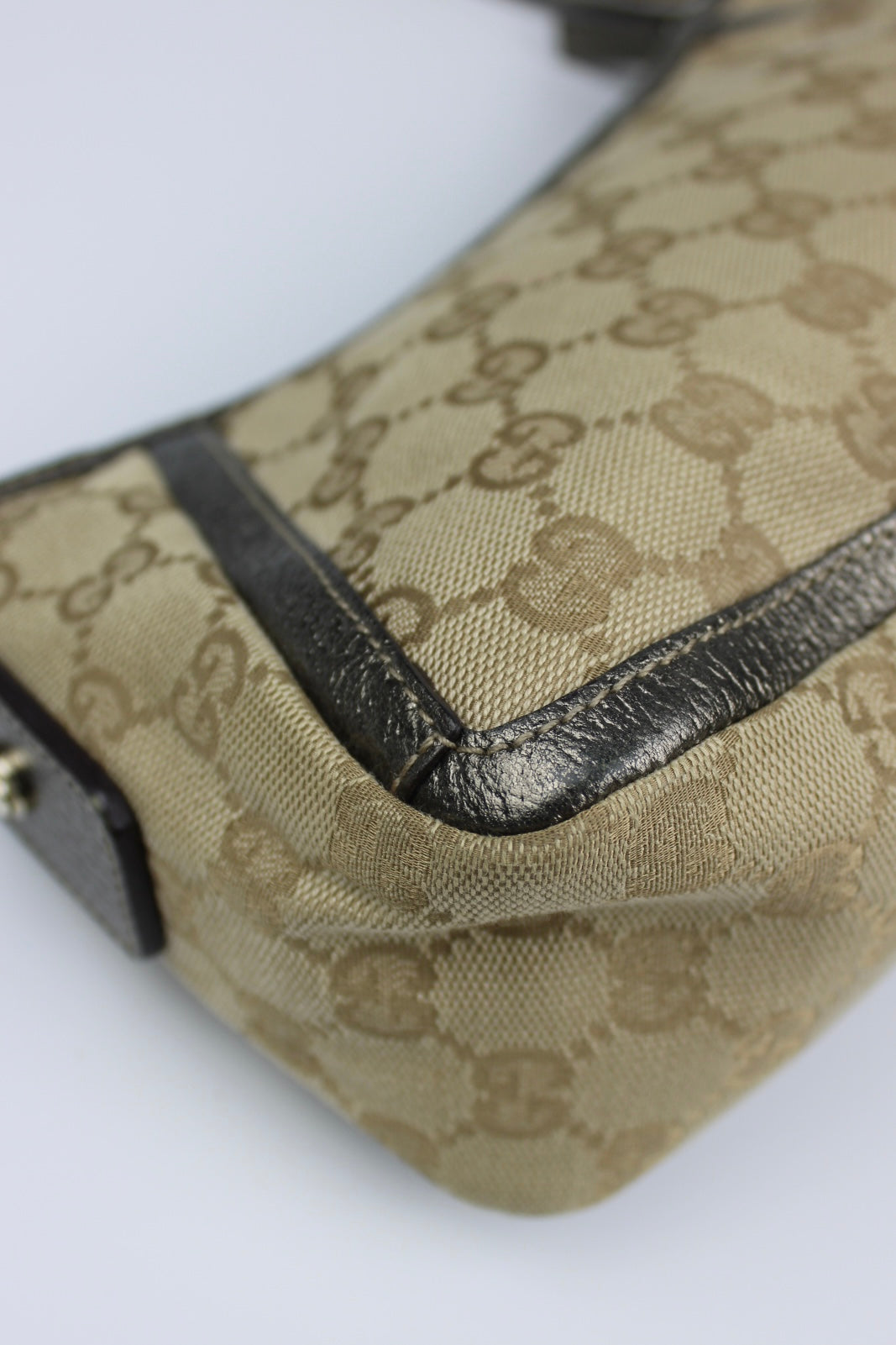 Pre-owned Gucci Monogram Abbey Bag