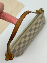 Load image into Gallery viewer, Louis Vuitton Pochette Damier 2009
