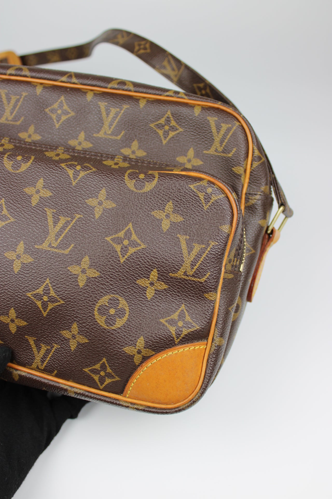 Louis Vuitton Nile Cross Body Bag 2003