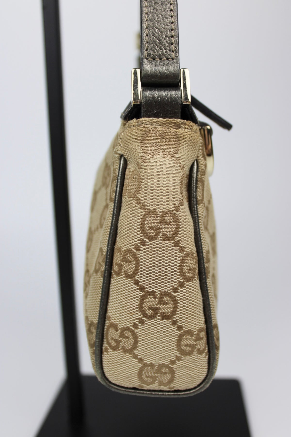 Pre-owned Gucci Monogram Abbey D-Ring Pochette Bag