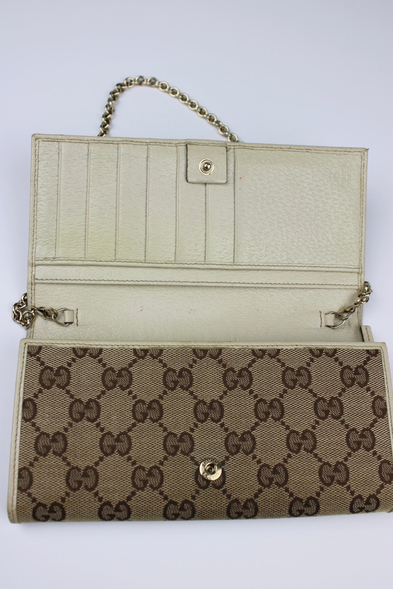 Gucci Monogram Wallet on Chain