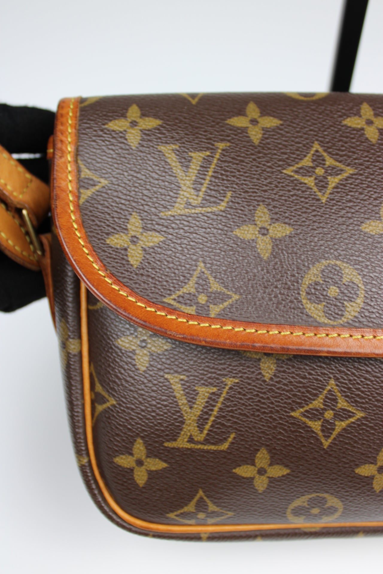 Louis Vuitton Gibeciere Cross Body Bag 1995