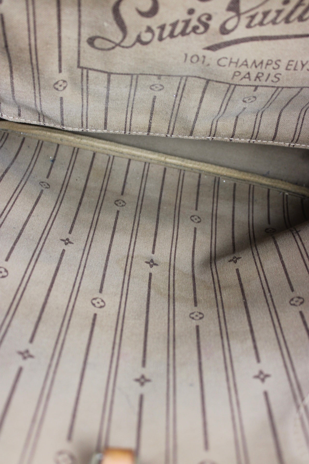 Louis Vuitton Neverfull MM Bag 2013