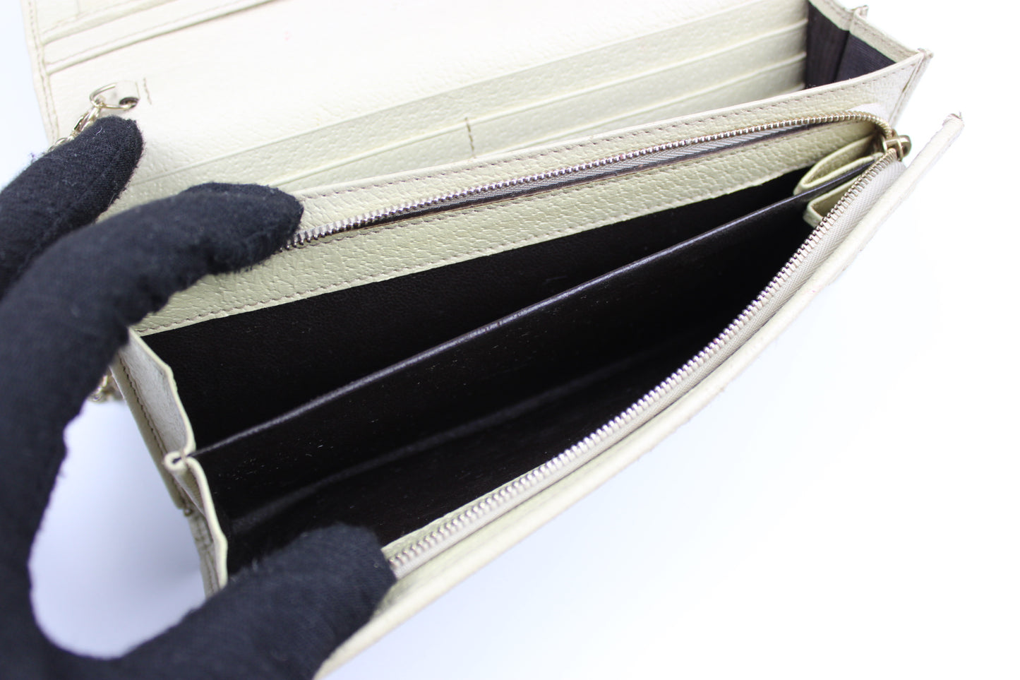 Gucci Monogram Wallet on Chain