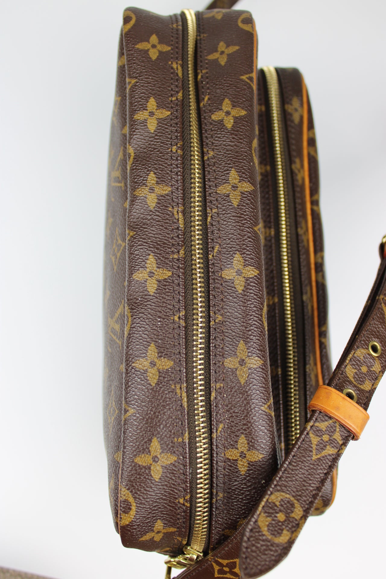 Louis Vuitton Nile Cross Body Bag 2003