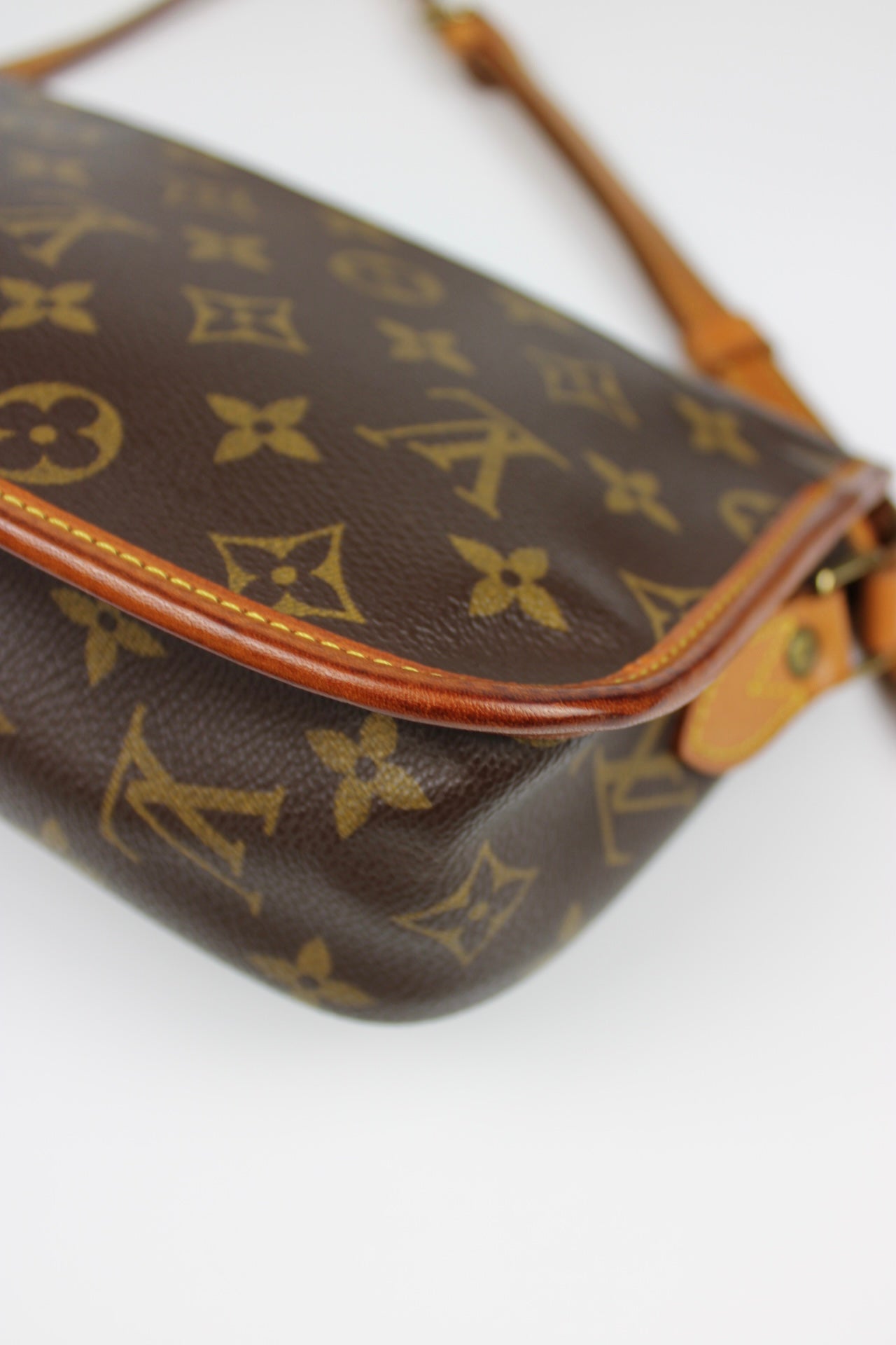 Louis Vuitton Gibeciere Cross Body Bag 1995