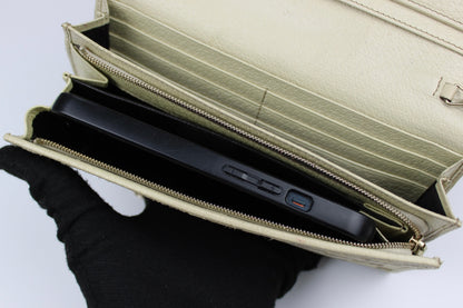 Gucci Monogram Wallet on Chain