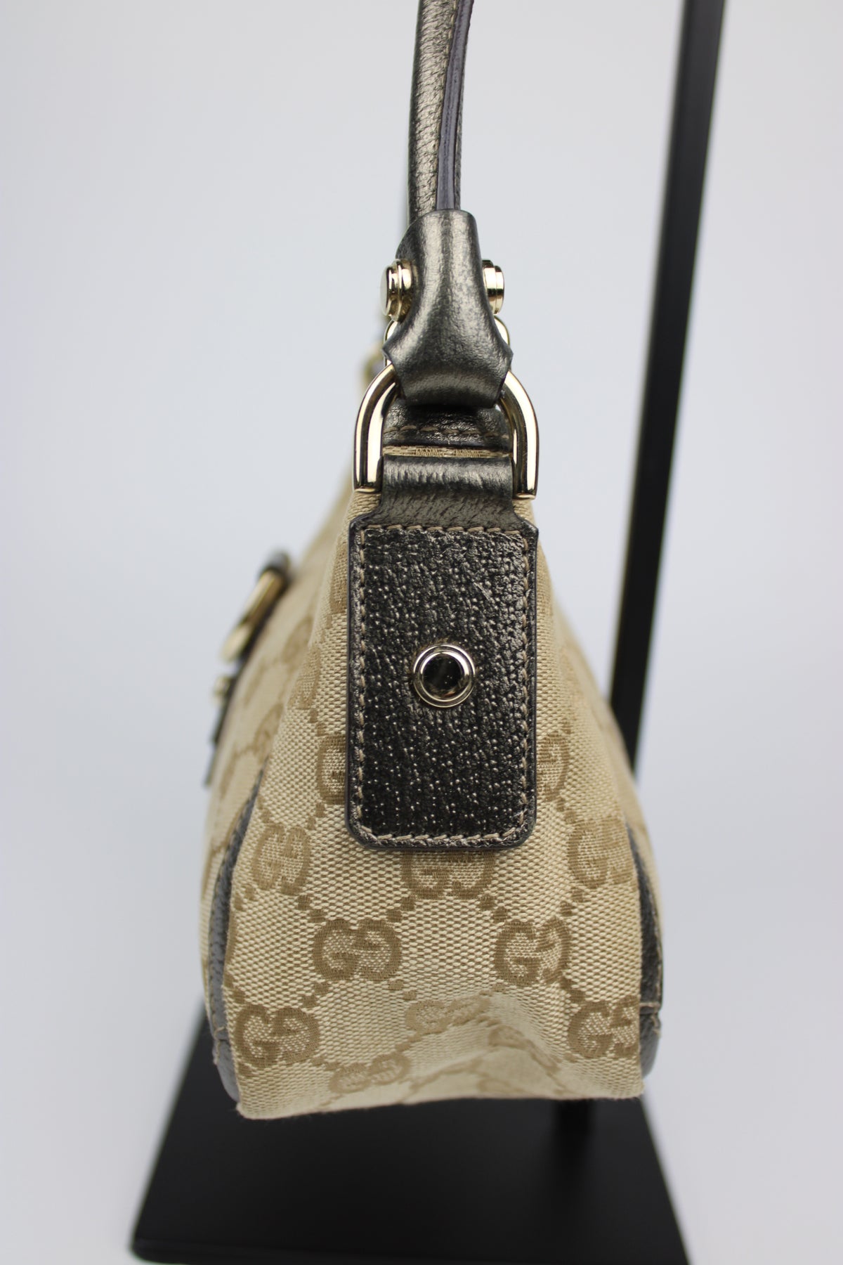 Pre-owned Gucci Monogram Abbey Bag
