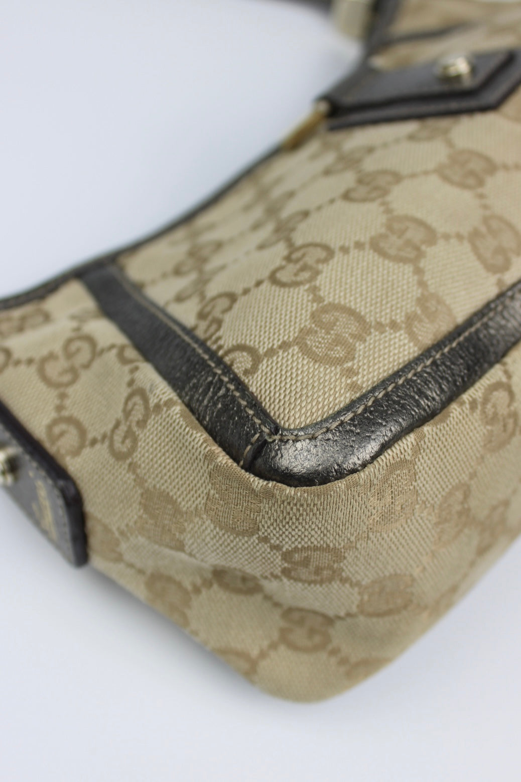 Pre-owned Gucci Monogram Abbey Bag