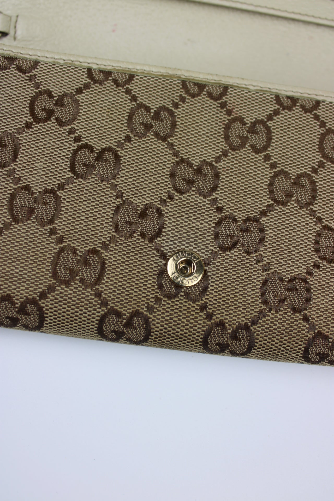 Gucci Monogram Wallet on Chain