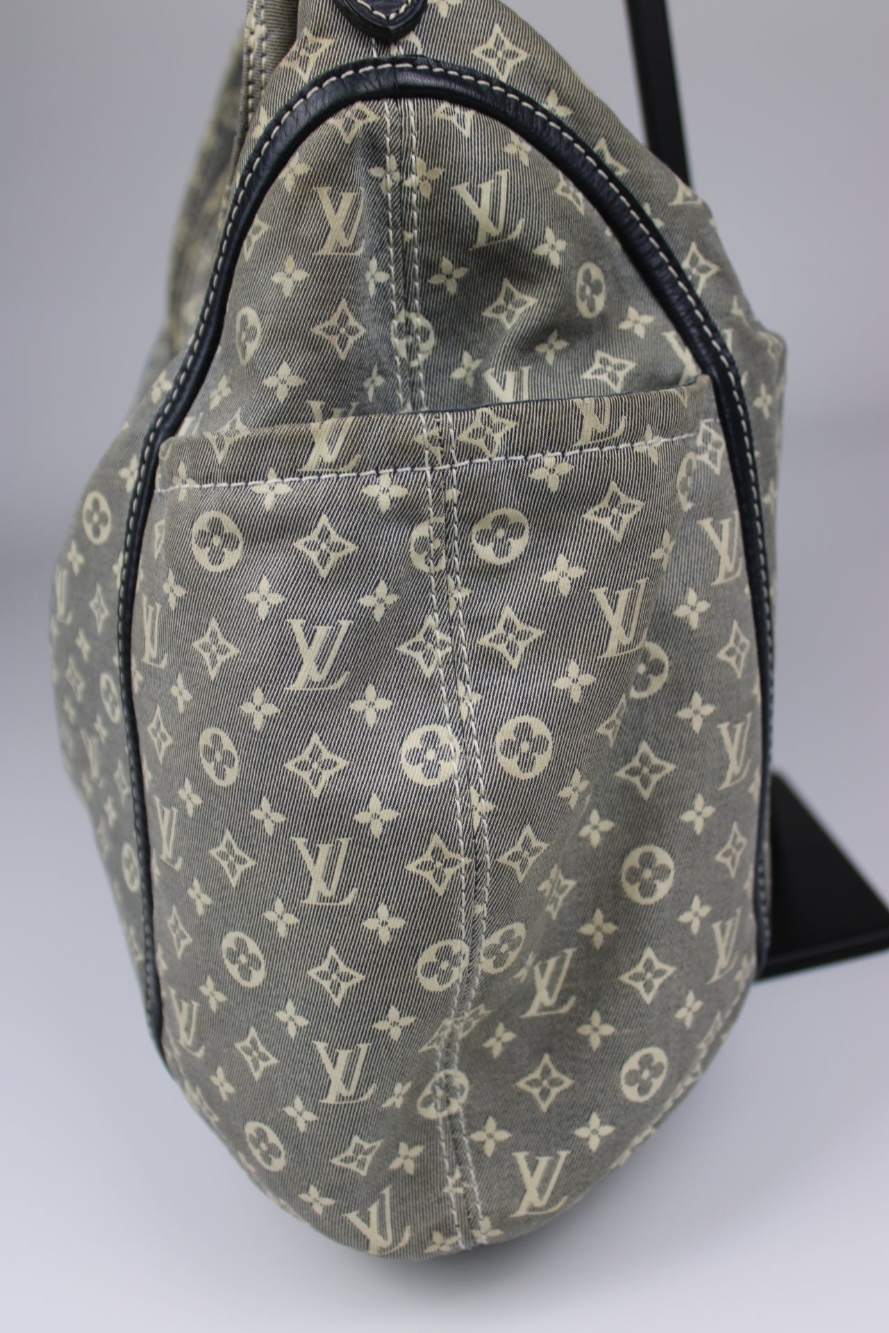 Louis Vuitton Idylle Romance Hobo Bag 2010