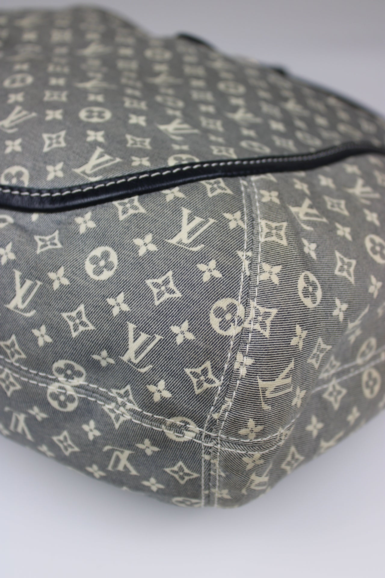 Louis Vuitton Idylle Romance Hobo Bag 2010