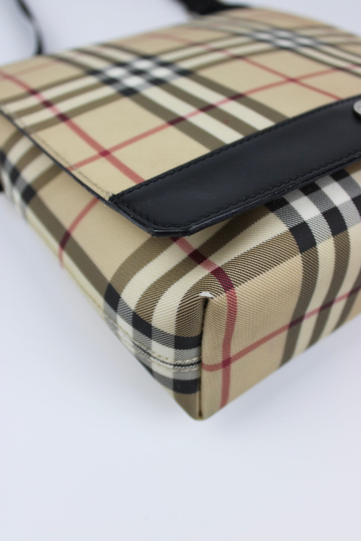 Pre-owned Burberry Nova Check Messenger Bag 2003
