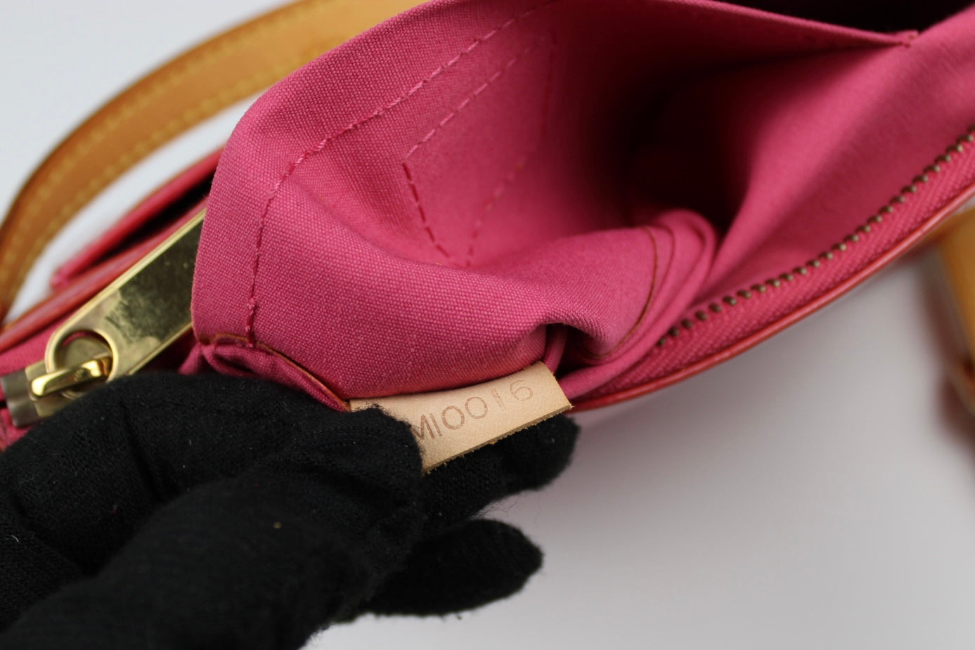 Louis Vuitton Vernis Minna Street Cross Body Bag 2006