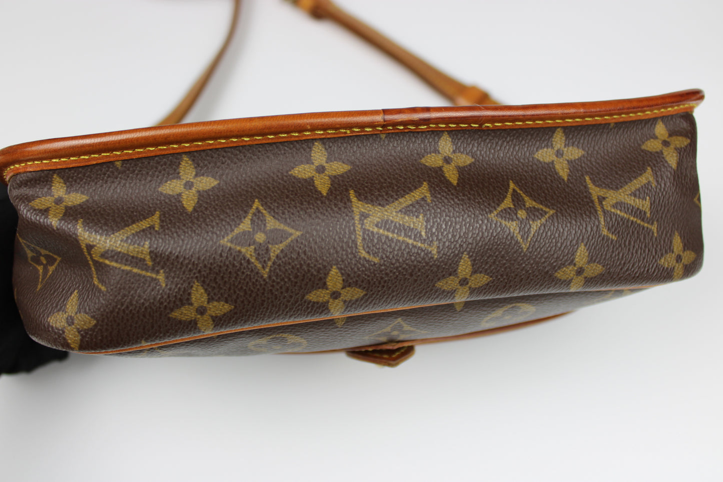 Louis Vuitton Gibeciere Cross Body Bag 1995