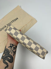 Load image into Gallery viewer, Louis Vuitton Pochette Damier 2009
