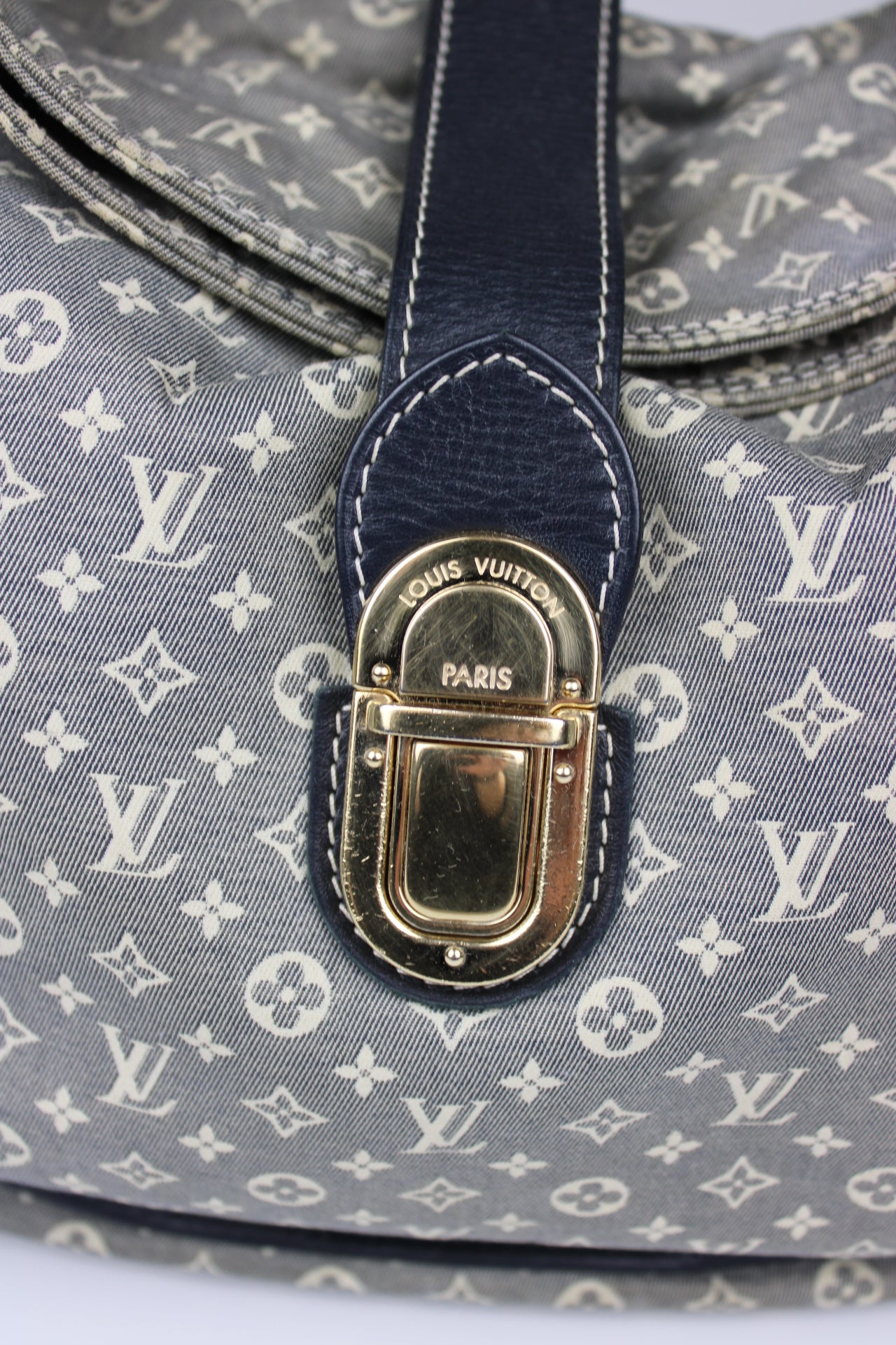 Louis Vuitton Idylle Romance Hobo Bag 2010