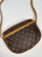 Load image into Gallery viewer, Louis Vuitton Jeune Fille Cross Body Bag 1990
