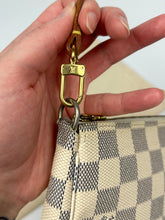 Load image into Gallery viewer, Louis Vuitton Pochette Damier 2009
