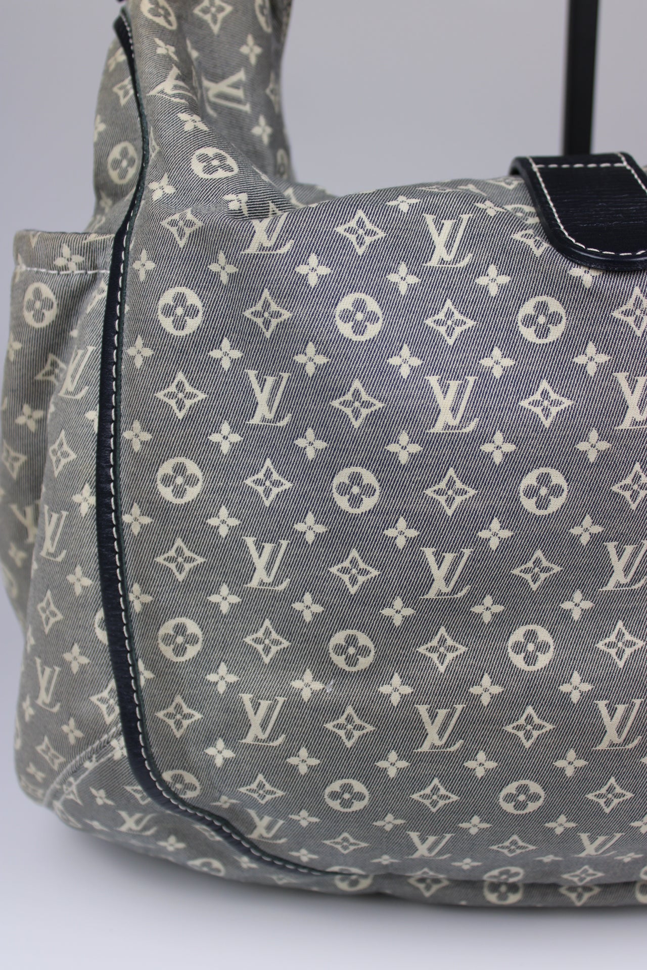 Louis Vuitton Idylle Romance Hobo Bag 2010
