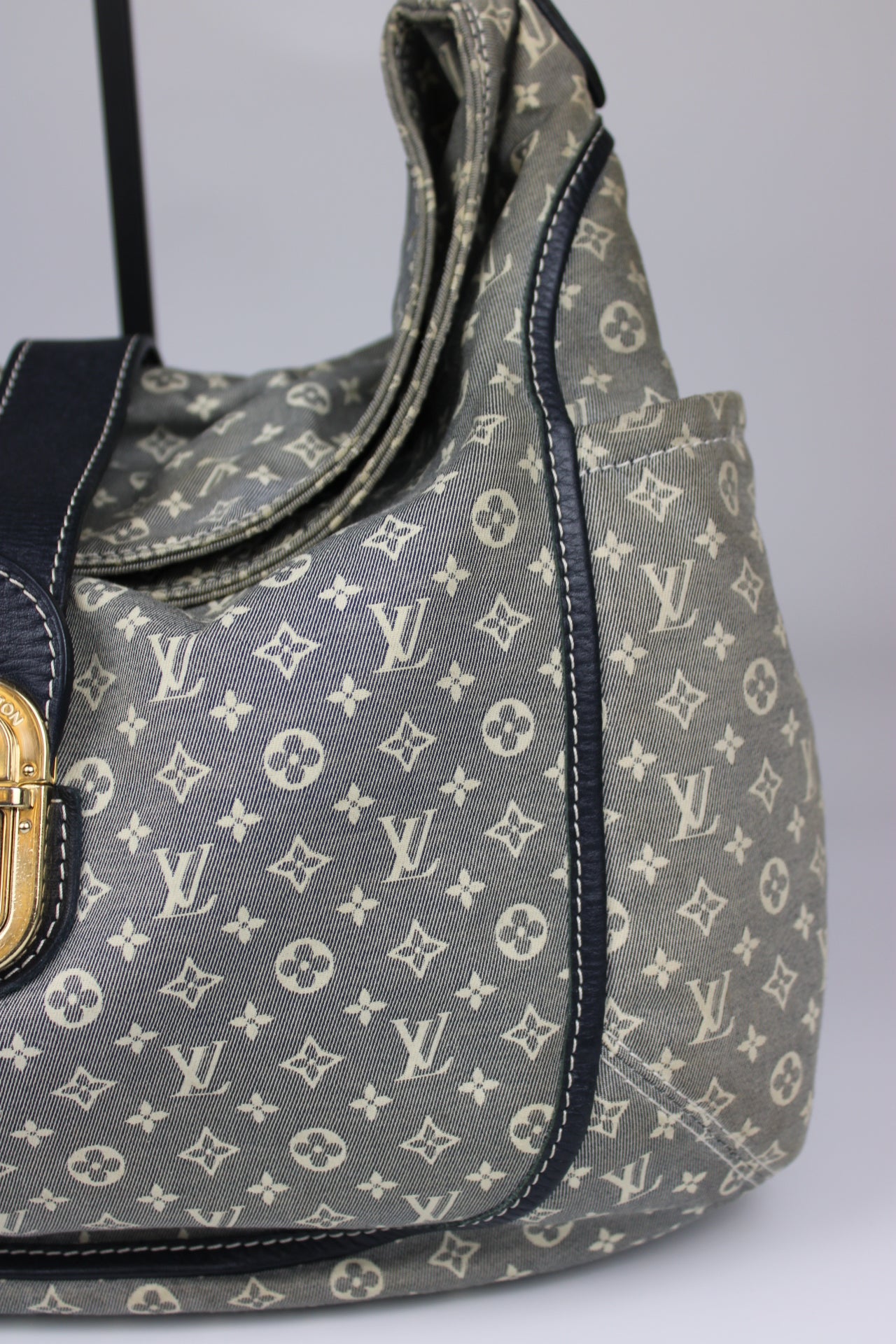 Louis Vuitton Idylle Romance Hobo Bag 2010