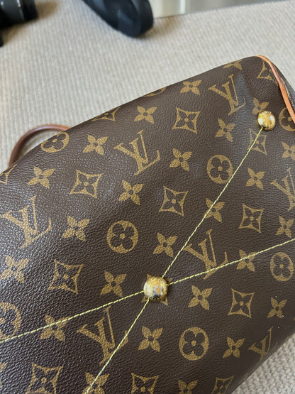 Louis Vuitton Tivoli GM Bag 2011