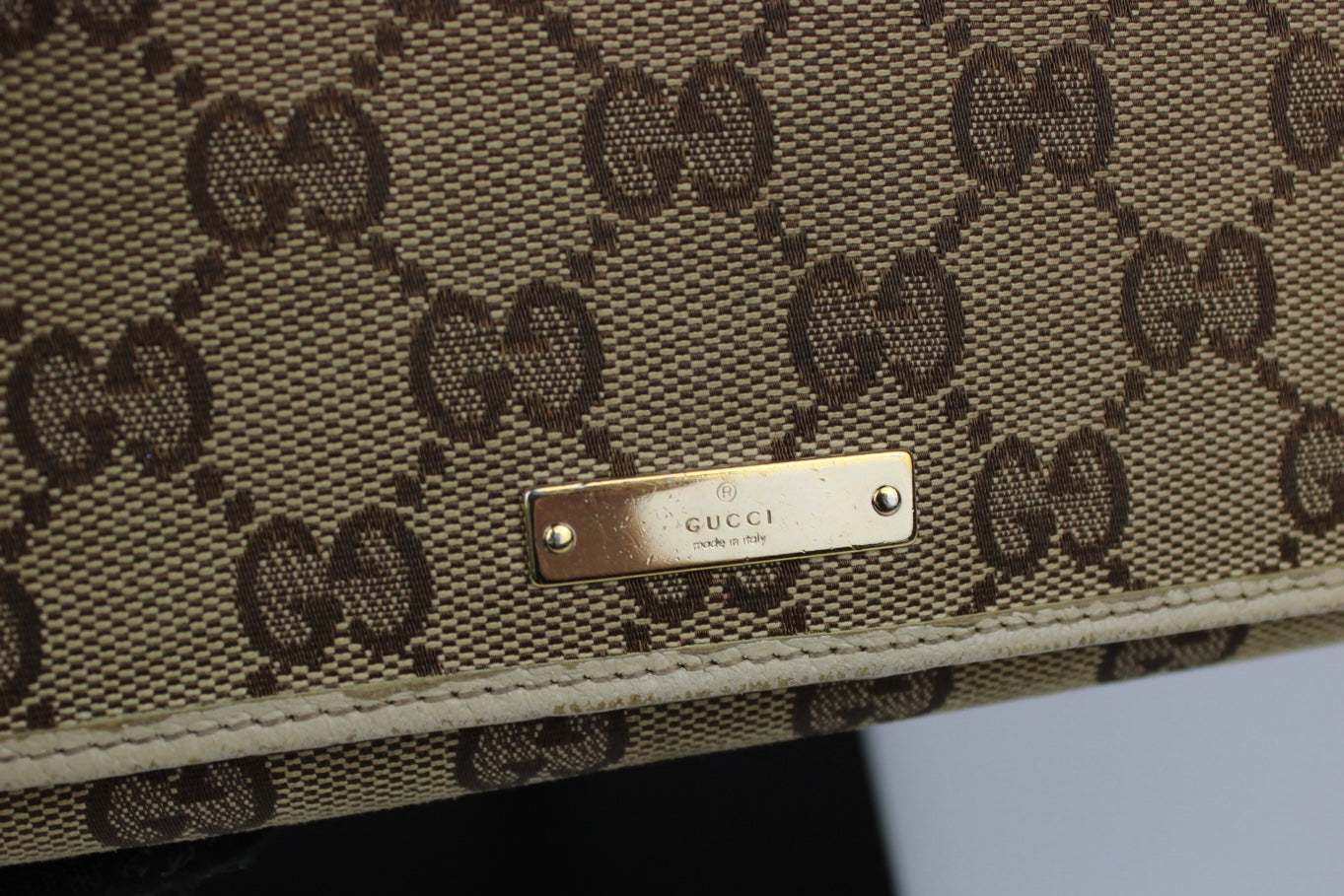 Gucci Monogram Wallet on Chain